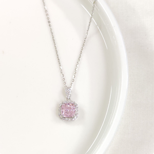 İTHAL PEMBE TAŞLI KARE GÜMÜŞ KOLYE