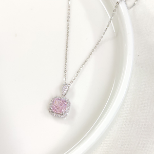 İTHAL PEMBE TAŞLI KARE GÜMÜŞ KOLYE