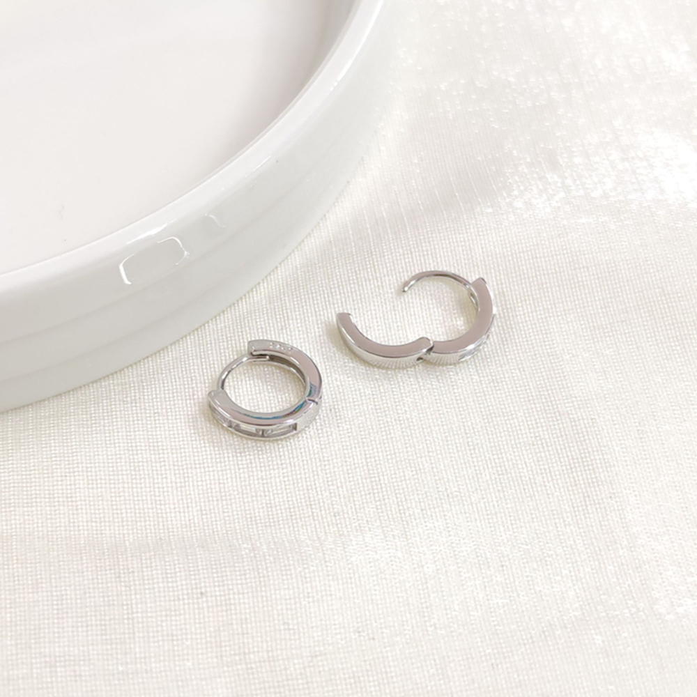 İTHAL BAGET TAŞLI 9 MM HALKA GÜMÜŞ KÜPE