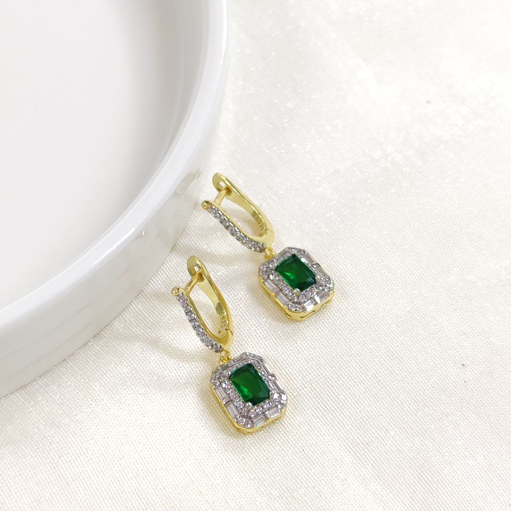 İTHAL YEŞİL TAŞLI BAGET GÜMÜŞ HALKA KÜPE