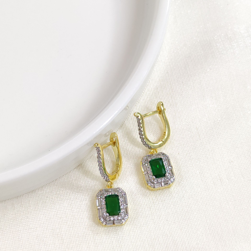 İTHAL YEŞİL TAŞLI BAGET GÜMÜŞ HALKA KÜPE