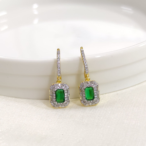 İTHAL YEŞİL TAŞLI BAGET GÜMÜŞ HALKA KÜPE