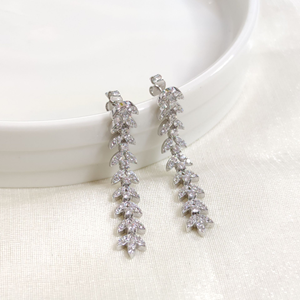 İTHAL 4 CM SALLANTILI YAPRAK GÜMÜŞ ÇİVİ KÜPE