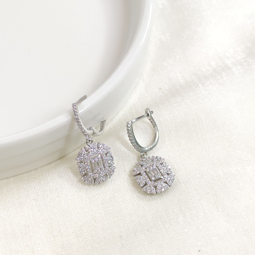 İTHAL ÇİÇEK BAGET GÜMÜŞ 10 MM HALKA KÜPE