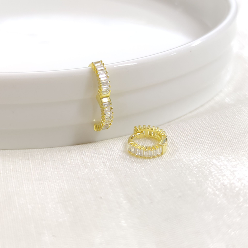 İTHAL 8 MM BAGET TAŞLI GÜMÜŞ HALKA KÜPE - ALTIN SARI