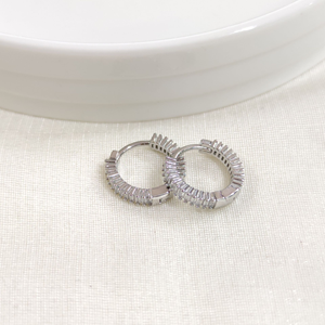 İTHAL 11 MM BAGET TAŞLI GÜMÜŞ HALKA KÜPE - RODYUM BEYAZ