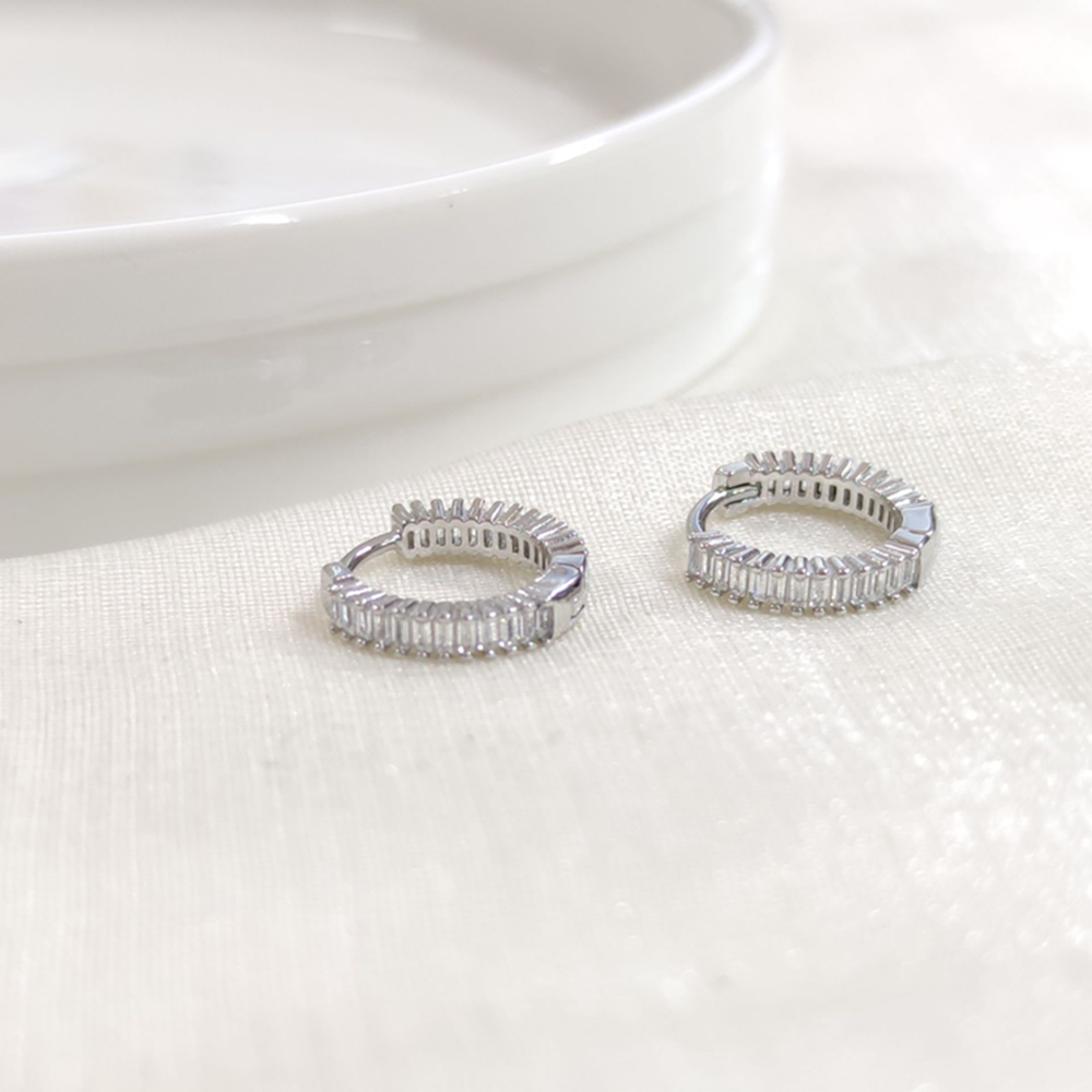 İTHAL 11 MM BAGET TAŞLI GÜMÜŞ HALKA KÜPE