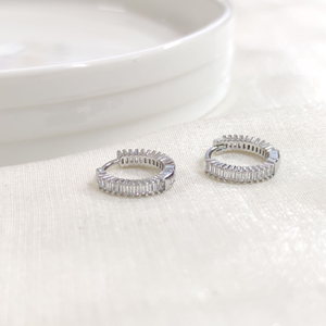 İTHAL 11 MM BAGET TAŞLI GÜMÜŞ HALKA KÜPE