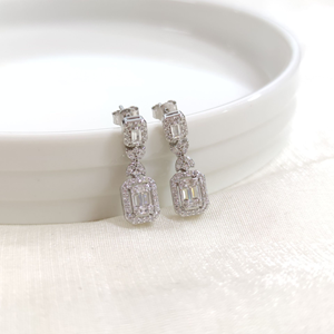 İTHAL SALLANTILI BAGET GÜMÜŞ ÇİVİ KÜPE