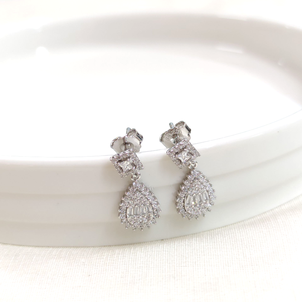 İTHAL DAMLA BAGET GÜMÜŞ ÇİVİ KÜPE