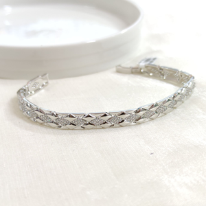 XUPING 8 MM BAKLAVA DESENLİ BİLEKLİK BEYAZ 17+2 CM