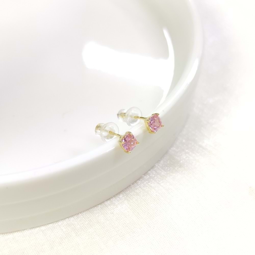 İTHAL 4 MM SOFT PEMBE KARE TAŞ GÜMÜŞ ÇİVİ KÜPE