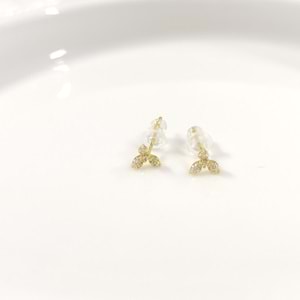 İTHAL 6 MM ÜÇ YAPRAK ÇİÇEK GÜMÜŞ ÇİVİ KÜPE