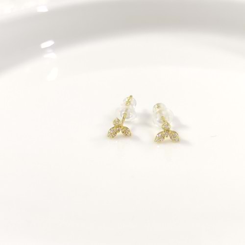 İTHAL 6 MM ÜÇ YAPRAK ÇİÇEK GÜMÜŞ ÇİVİ KÜPE