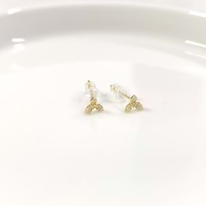 İTHAL 6 MM ÜÇ YAPRAK ÇİÇEK GÜMÜŞ ÇİVİ KÜPE