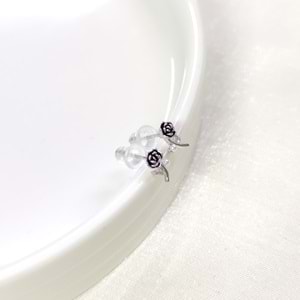 İTHAL 8 MM OKSİTLİ GÜL GÜMÜŞ ÇİVİ KÜPE