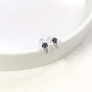 İTHAL 8 MM OKSİTLİ GÜL GÜMÜŞ ÇİVİ KÜPE