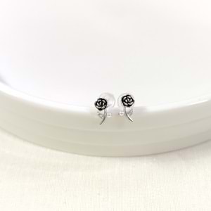 İTHAL 8 MM OKSİTLİ GÜL GÜMÜŞ ÇİVİ KÜPE