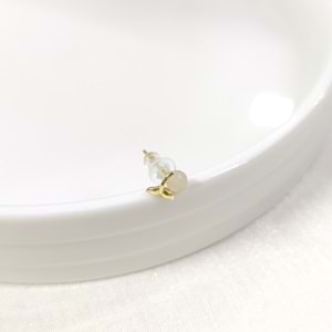 İTHAL 5 MM SEDEF TOP KUYRUK TEKLİ GÜMÜŞ ÇİVİ KÜPE