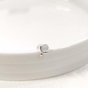 İTHAL 5 MM SEDEF TOP KUYRUK TEKLİ GÜMÜŞ ÇİVİ KÜPE