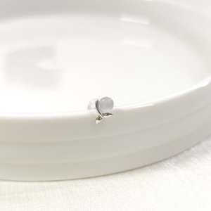 İTHAL 5 MM SEDEF TOP KUYRUK TEKLİ GÜMÜŞ ÇİVİ KÜPE