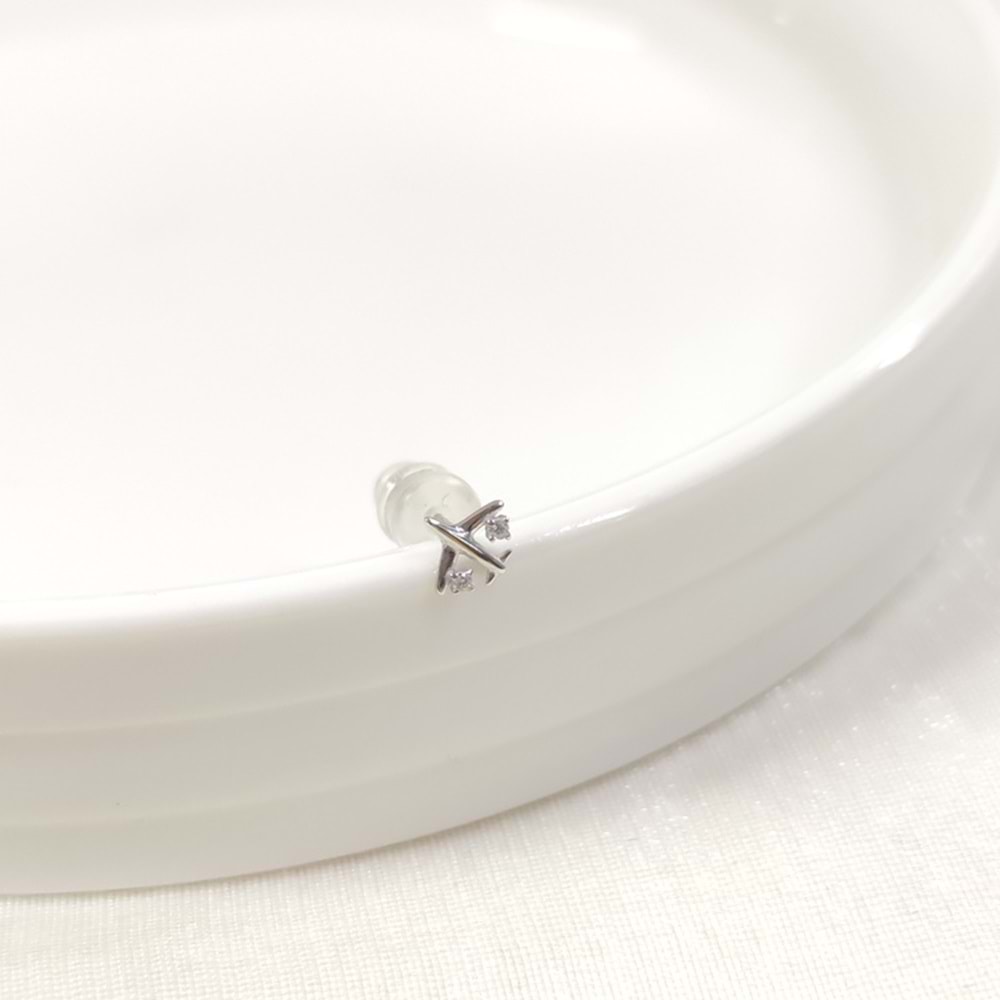 İTHAL 6 MM UÇAK TEKLİ GÜMÜŞ ÇİVİ KÜPE