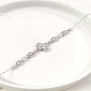 İTHAL YONCA DETAYLI TAŞLI GÜMÜŞ BİLEKLİK