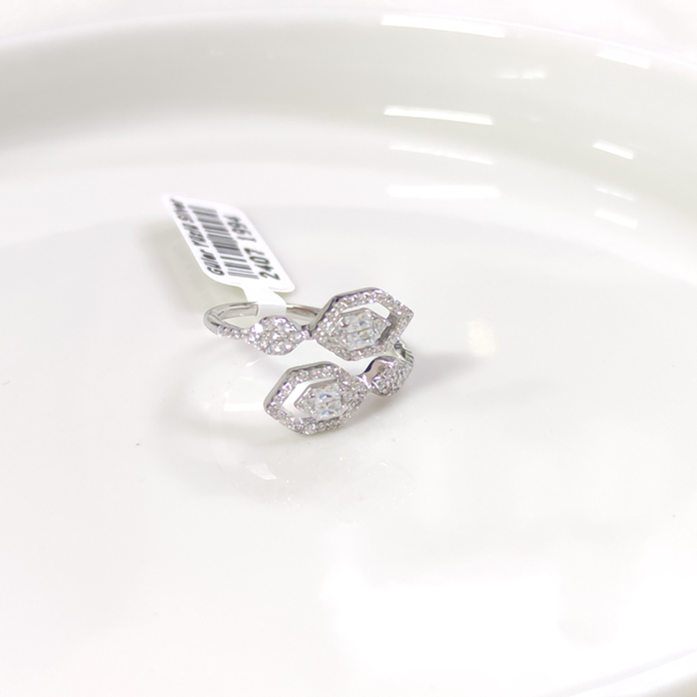 İTHAL ALTIGEN BAGET TAŞLI GÜMÜŞ YÜZÜK