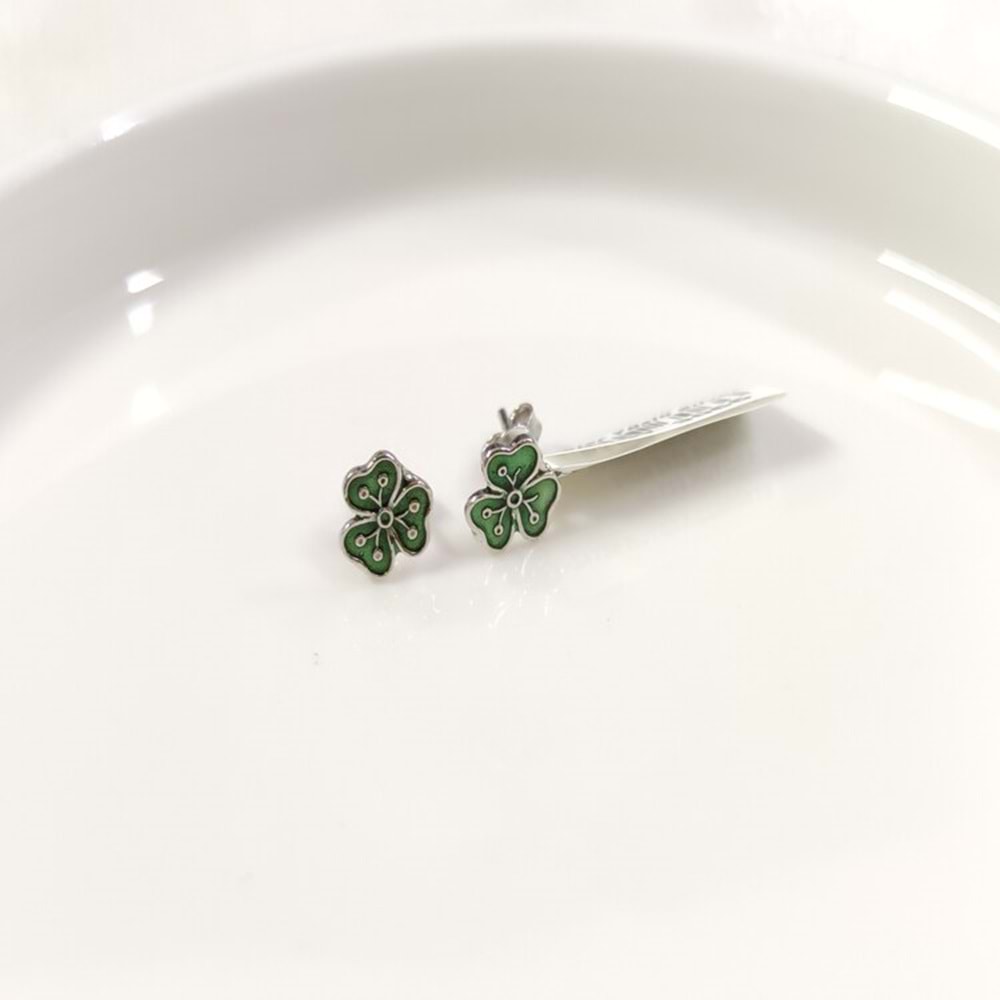 8 MM MİNELİ YONCA GÜMÜŞ ÇİVİ KÜPE - RODYUM BEYAZ