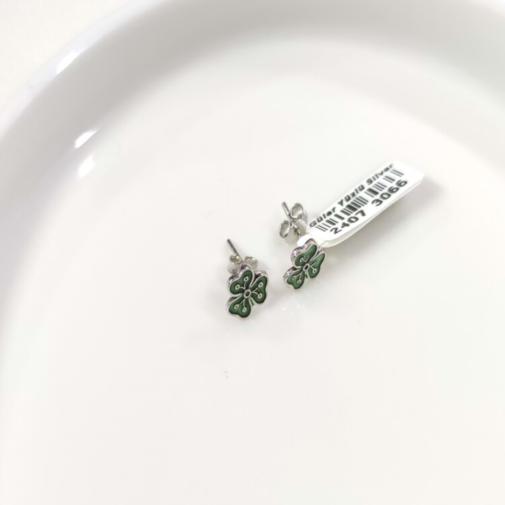 8 MM MİNELİ YONCA GÜMÜŞ ÇİVİ KÜPE - RODYUM BEYAZ