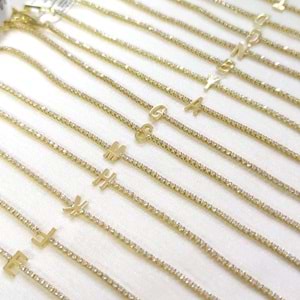 ÇELİK İNCE SU YOLU HARF BİLEKLİK - ALTIN SARI - E HARFİ